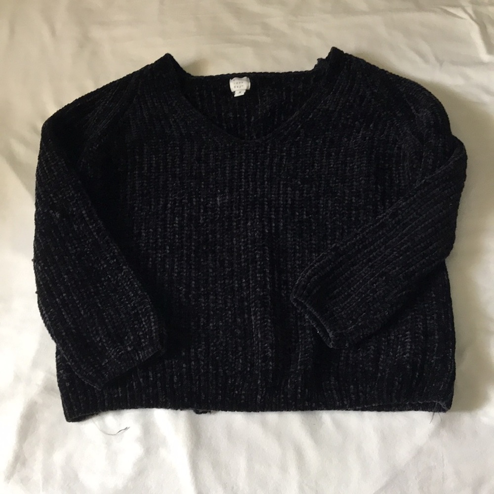 Black chunky knit v-neck velvet sweater
